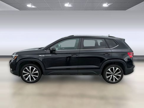 Used 2022 Volkswagen Taos SE w/ IQ.Drive SE Package image 2