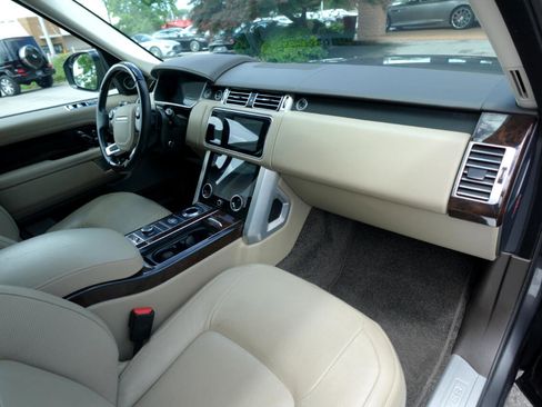 Used 2018 Land Rover Range Rover Supercharged image 16