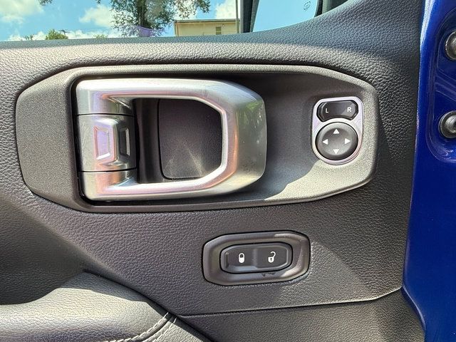 Used 2019 Jeep Wrangler Unlimited Sahara w/ LED Lighting Group AWD/4WD image 12
