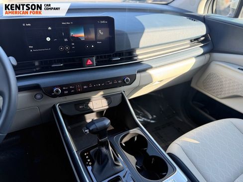 Used 2025 Kia Carnival EX image 26