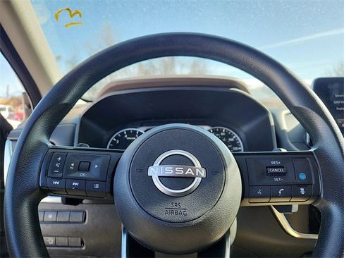 Used 2023 Nissan Rogue SV image 12