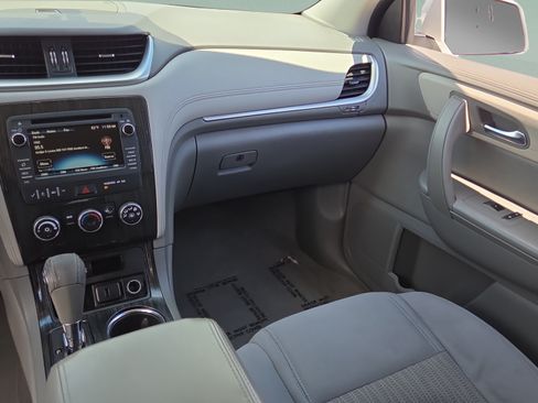 Used 2017 Chevrolet Traverse LT FWD image 13