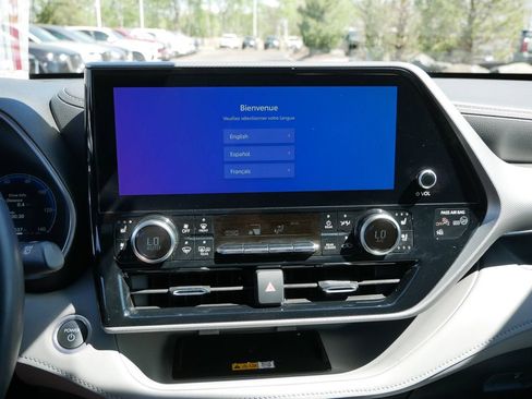Certified 2024 Toyota Highlander Platinum AWD/4WD image 18
