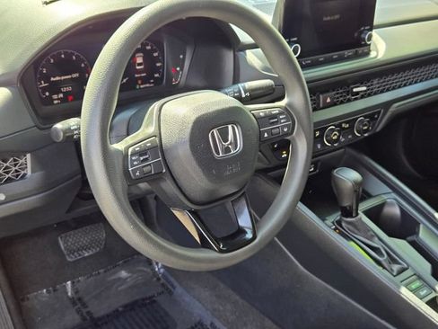 Used 2023 Honda Accord EX image 9