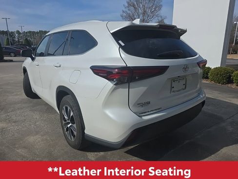 Used 2024 Toyota Highlander XLE image 4