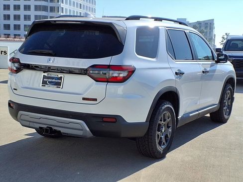 New 2025 Honda Pilot TrailSport image 4