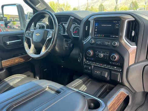 Used 2020 Chevrolet Silverado 2500 High Country w/ Technology Package AWD/4WD image 17
