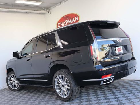 Used 2023 Cadillac Escalade Premium Luxury image 4