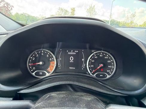 Used 2020 Jeep Renegade Latitude w/ Cold Weather Group AWD/4WD image 42