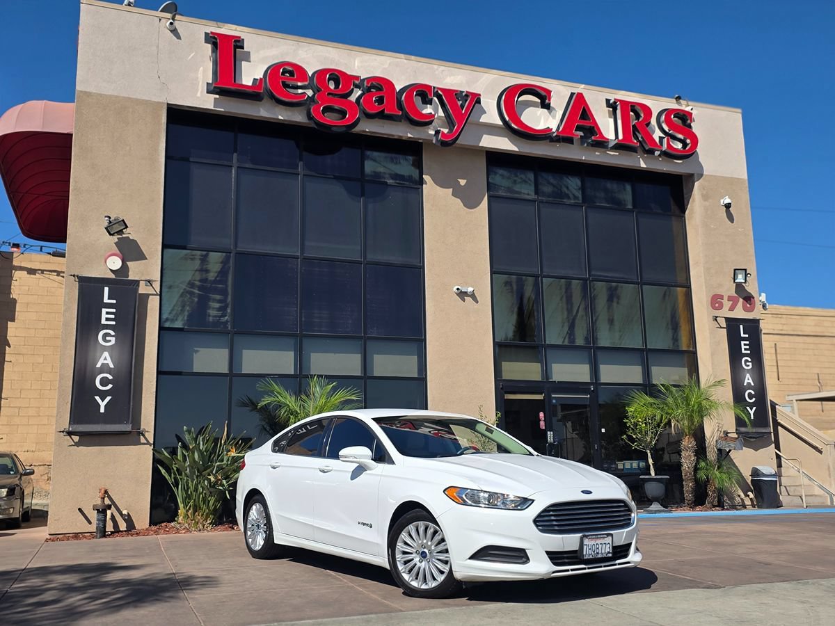Used 2015 Ford Fusion SE FWD image 3