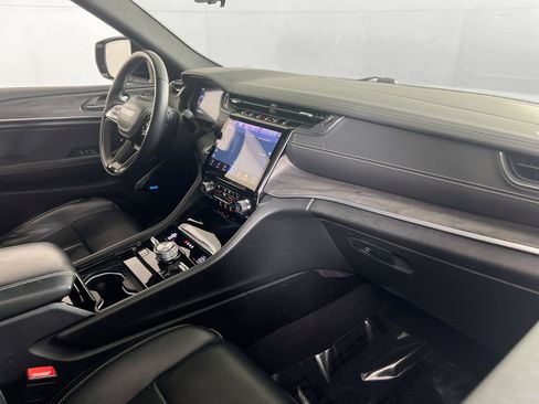 Used 2022 Jeep Grand Cherokee Overland w/ Adv Protech Group III image 29