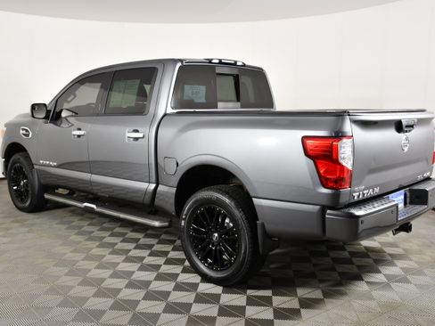 Used 2017 Nissan Titan SL AWD/4WD image 8