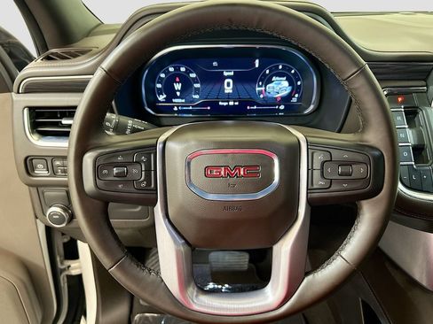 Used 2024 GMC Yukon SLT w/ SLT Luxury Package RWD image 9