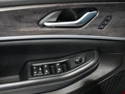 Used 2024 Jeep Grand Cherokee Limited w/ Luxury Tech Group II image 13