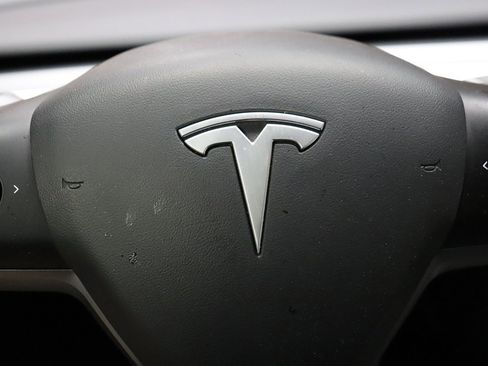 Used 2021 Tesla Model Y Long Range image 56