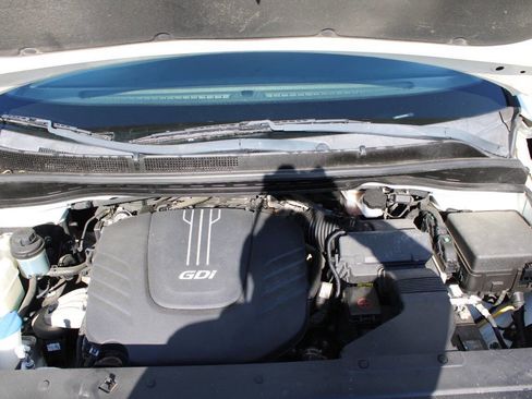 Used 2018 Kia Sedona L image 16