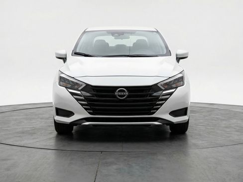 Used 2025 Nissan Versa SV image 2