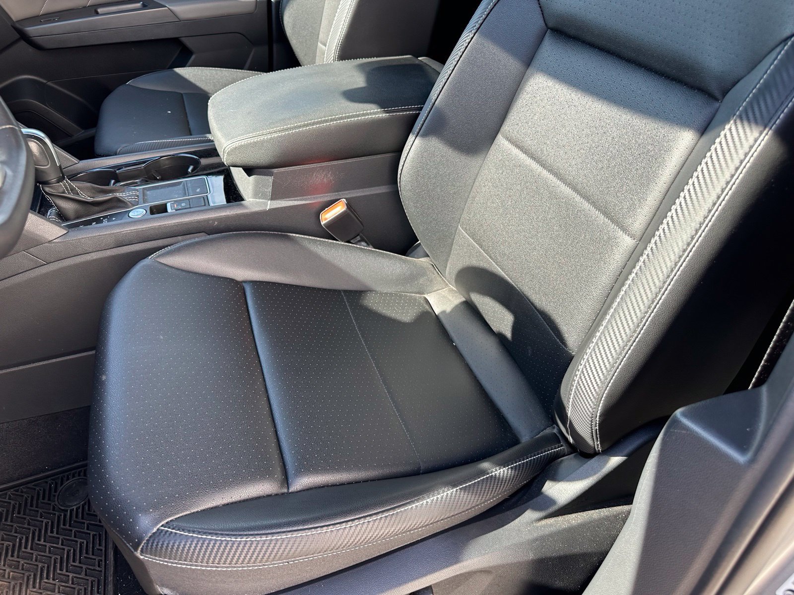 Used 2023 Volkswagen Atlas Cross Sport SE w/ Panoramic Sunroof Package FWD image 13