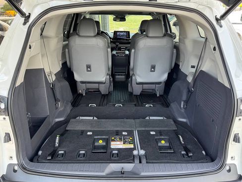Used 2021 Toyota Sienna XLE AWD/4WD image 51