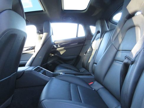 Used 2018 Porsche Panamera 4 image 20