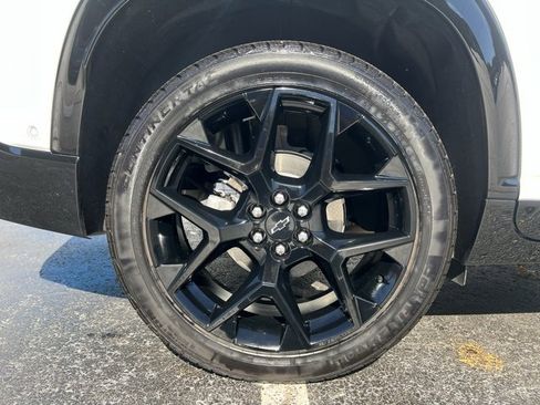 Used 2025 Chevrolet Traverse RS image 56
