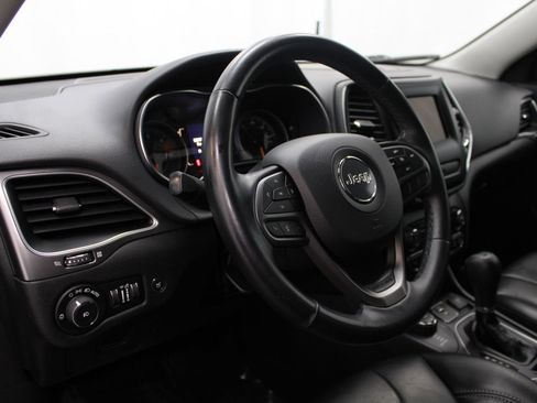 Used 2019 Jeep Cherokee Latitude Plus w/ Comfort/Convenience Group AWD/4WD image 13