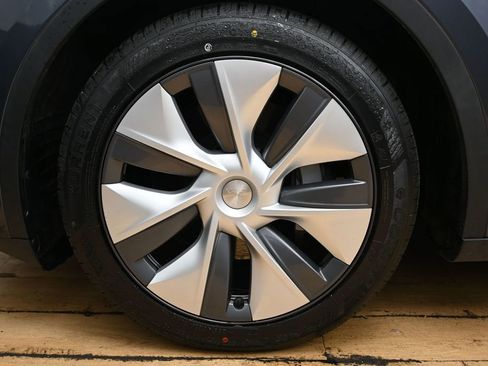 Used 2023 Tesla Model Y Long Range AWD/4WD image 10