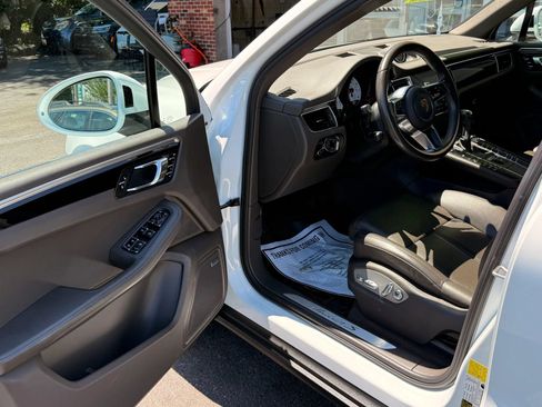 Used 2018 Porsche Macan S w/ Premium Package Plus AWD/4WD image 6