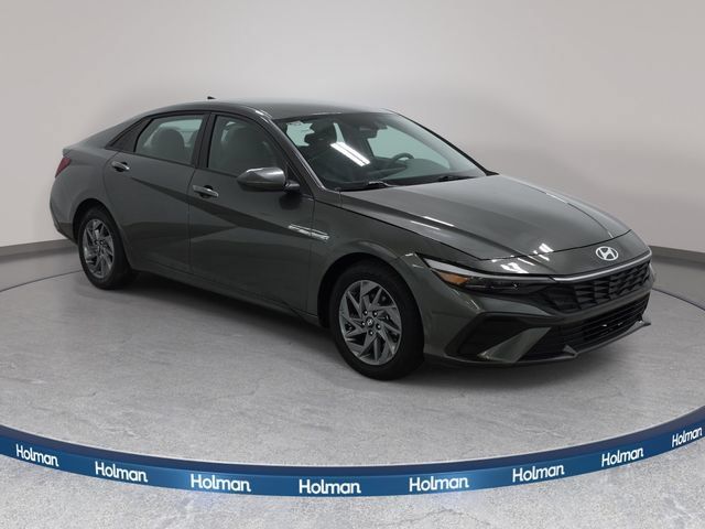 Used 2024 Hyundai Elantra SEL FWD image 4