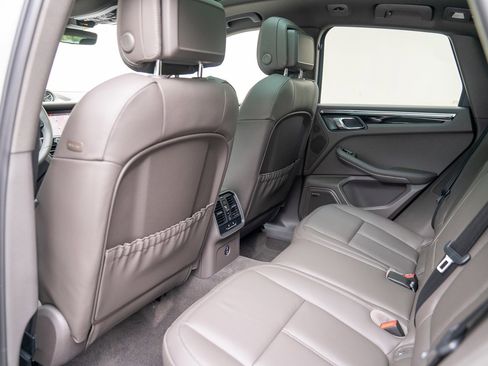 Certified 2026 Porsche Macan image 22