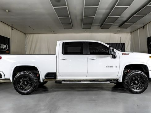 Used 2025 Chevrolet Silverado 2500 LT AWD/4WD image 6