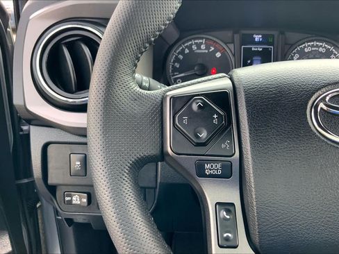 Used 2022 Toyota Tacoma TRD Off-Road AWD/4WD image 23