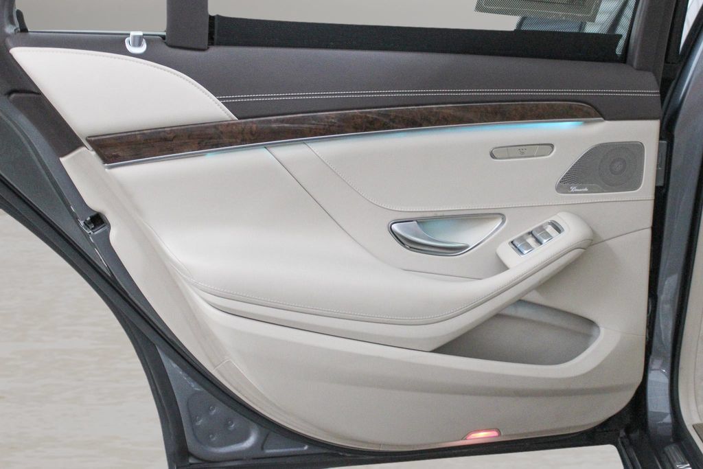 Used 2018 Mercedes-Benz S 560 Sedan image 24