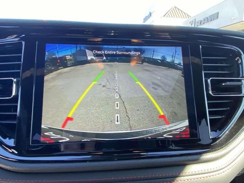 Used 2024 Dodge Durango GT image 17