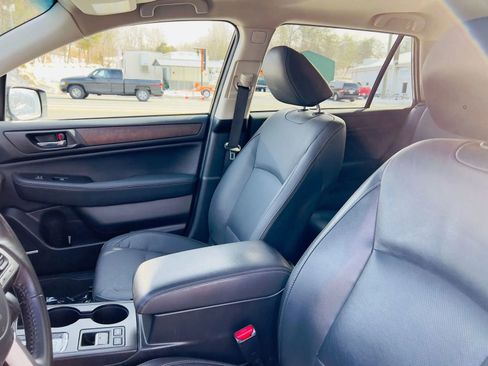 Used 2017 Subaru Outback 3.6R Limited image 33