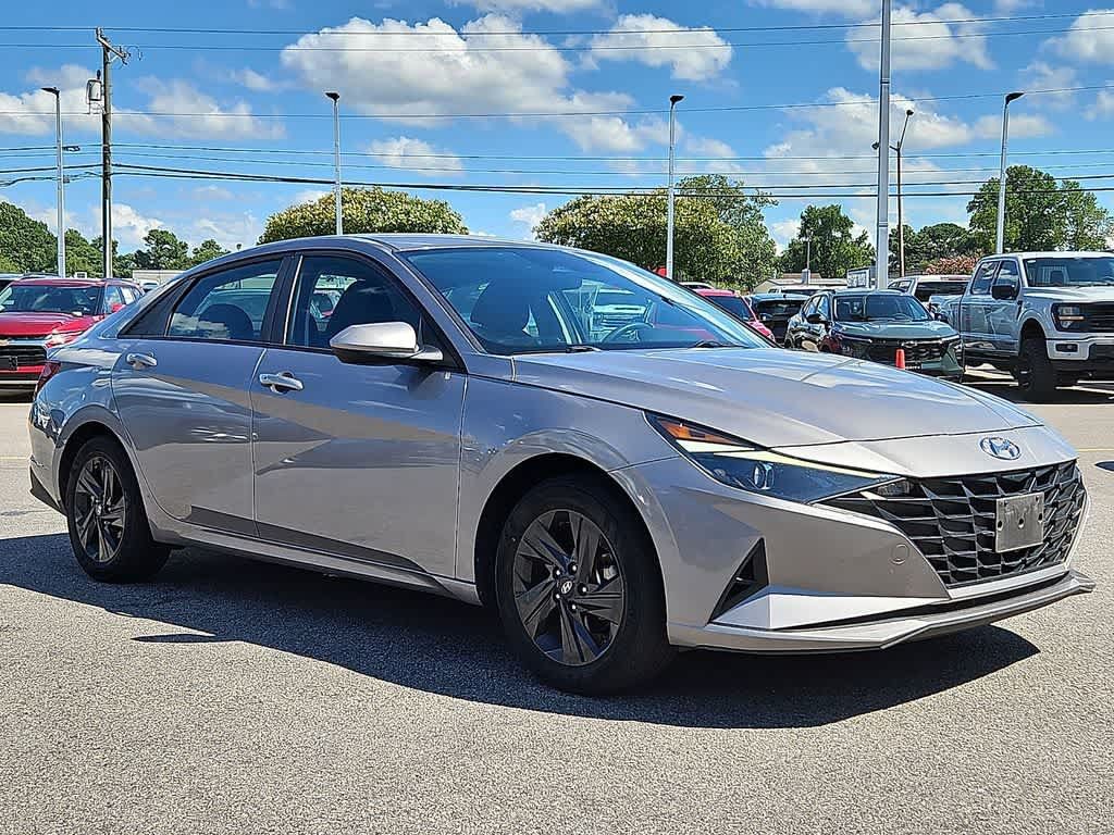 Used 2023 Hyundai Elantra Blue FWD image 3