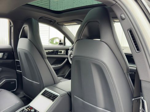 Used 2022 Porsche Panamera 4S w/ Premium Package image 43
