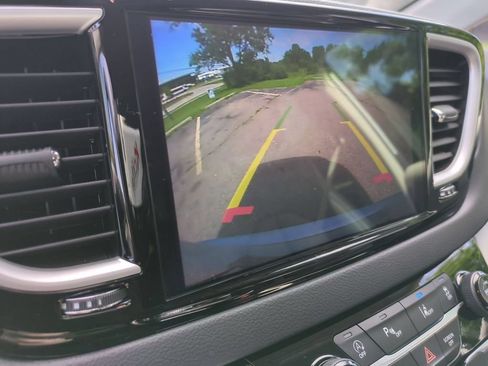 Used 2024 Chrysler Pacifica Touring-L FWD image 26