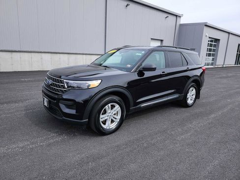 Used 2023 Ford Explorer XLT image 1