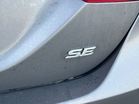 Used 2020 Toyota Camry SE image 7