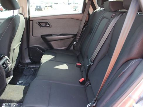 Used 2023 Nissan Rogue S image 23