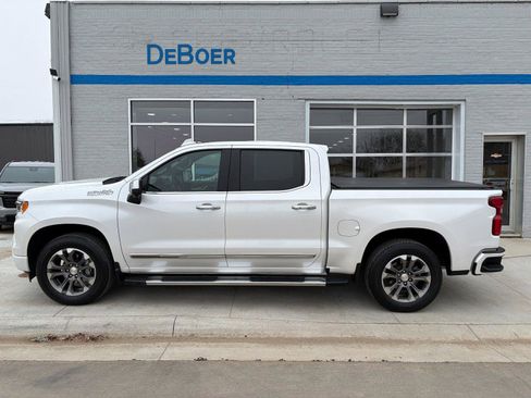 Used 2022 Chevrolet Silverado 1500 High Country w/ Z71 Off-Road Package image 2