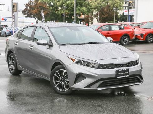 Certified 2022 Kia Forte LXS w/ LXS Technology Package image 2