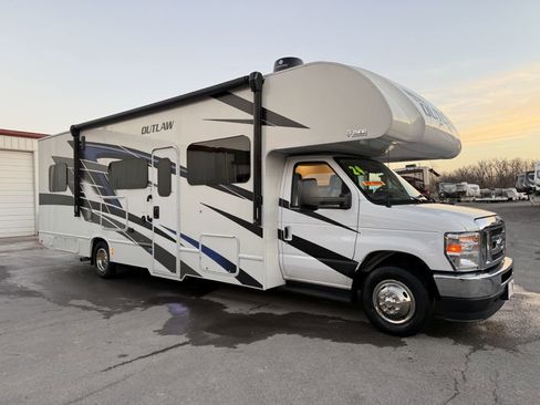 Used 2024 Ford E-450 and Econoline 450 Super Duty w/ Motorhome Prep Package image 33