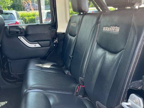 Used 2013 Jeep Wrangler Unlimited Rubicon AWD/4WD image 13