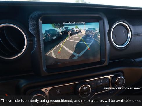 Used 2022 Jeep Wrangler Unlimited Sahara image 17