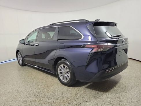 Used 2024 Toyota Sienna XLE image 7