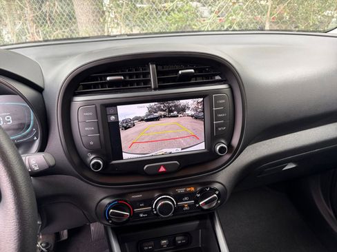 Used 2025 Kia Soul LX w/ LX Technology Package image 17