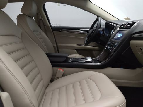 Used 2020 Ford Fusion SEL FWD image 21