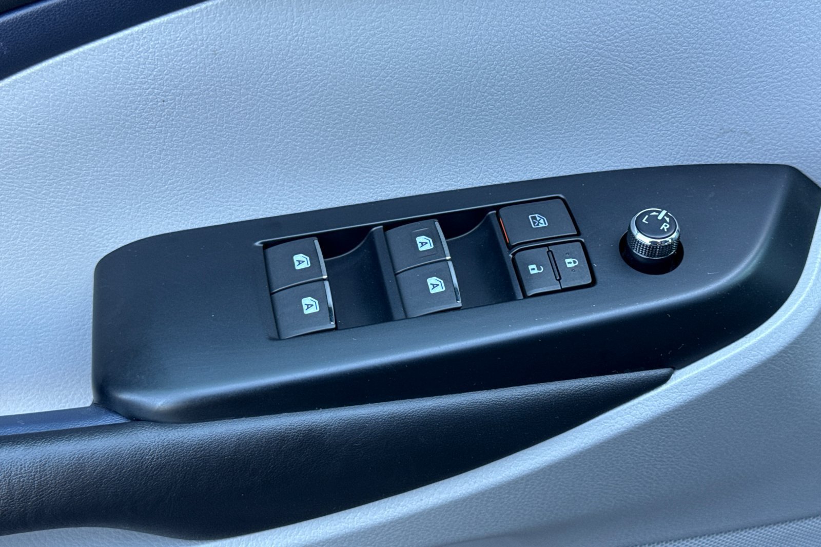 Used 2015 Toyota Highlander Limited FWD image 17